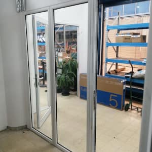 Puertas de vidrio para comercio